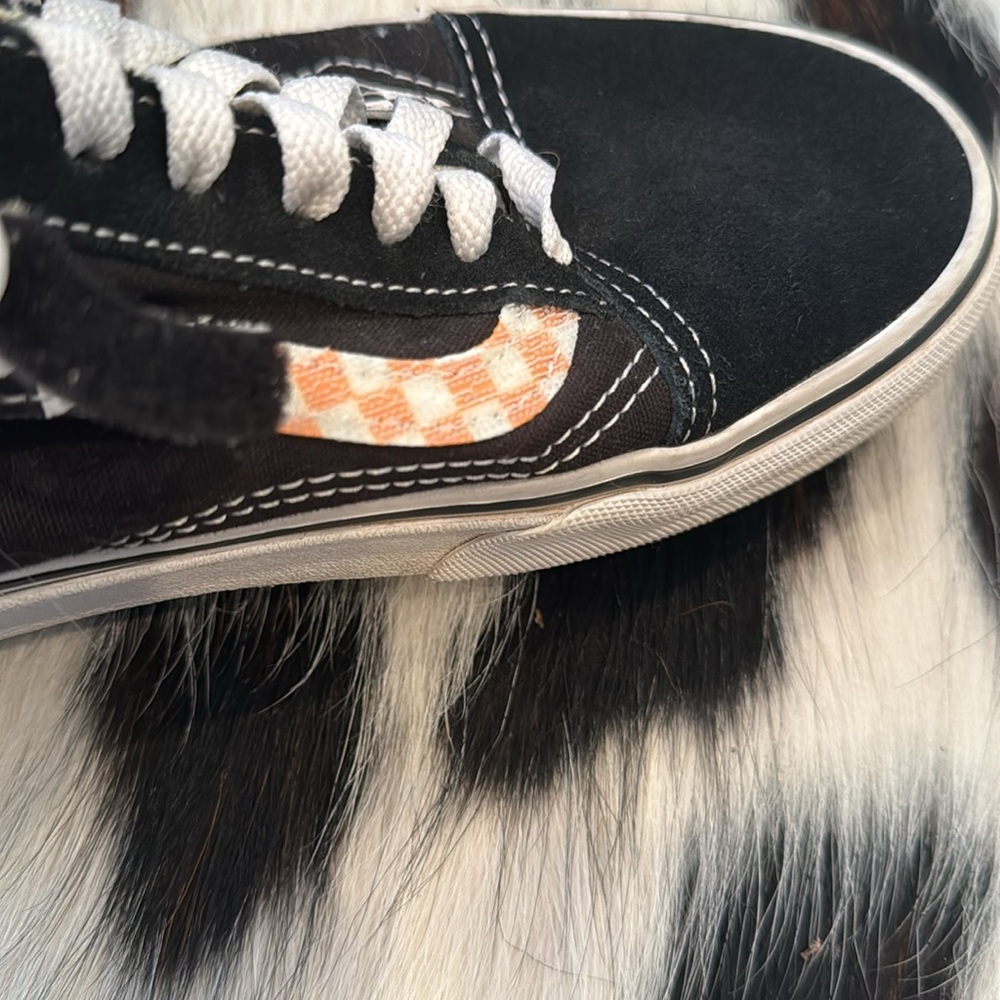 Vans - Picture 2 of 2